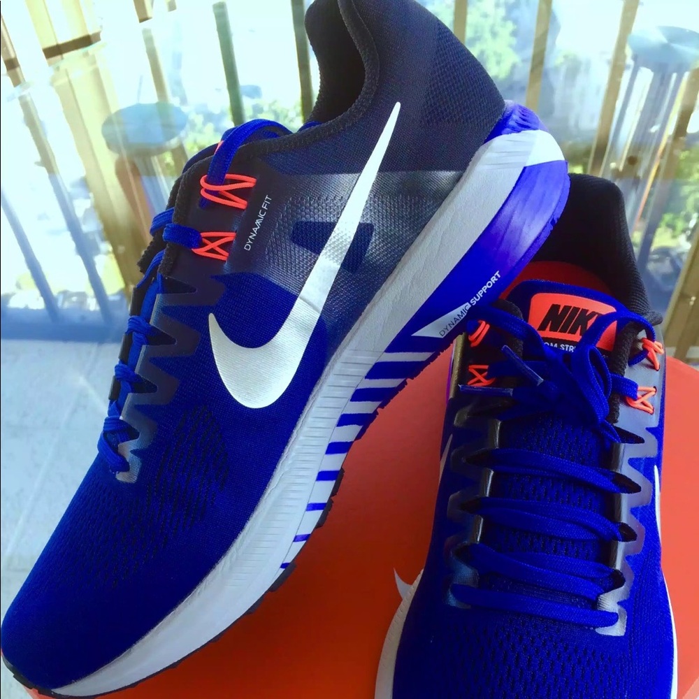 Man shoes snickers Nike size 12